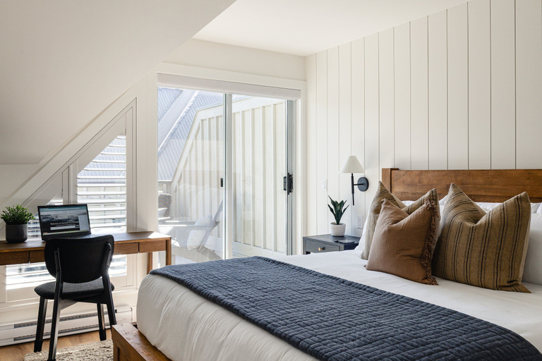 Room 3, Summit View at The Lagoons, Squamish-Lillooet