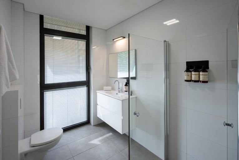 Bathroom 2, Shenkin Apartments by Master