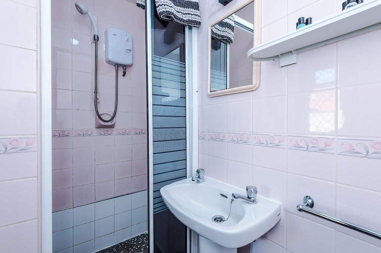 Bathroom 5, The Sonora Park Hotel, Blackpool