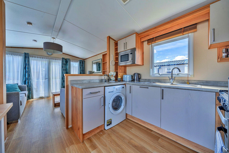 Private kitchen 5, 2 Bedroom Mobile Home in Wimborne, No Deposit, Dorset