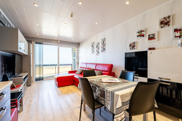 Dining 5, Apartment in Blankenberge With Sea Views, West-Vlaanderen