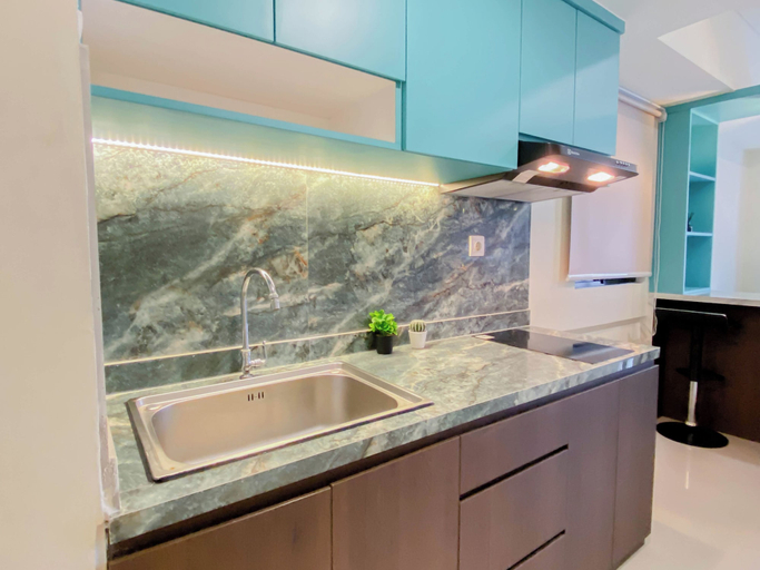 Interior 5, Comfy And Nice Cyan 2Br At Apartemen Meikarta District 1, Cikarang