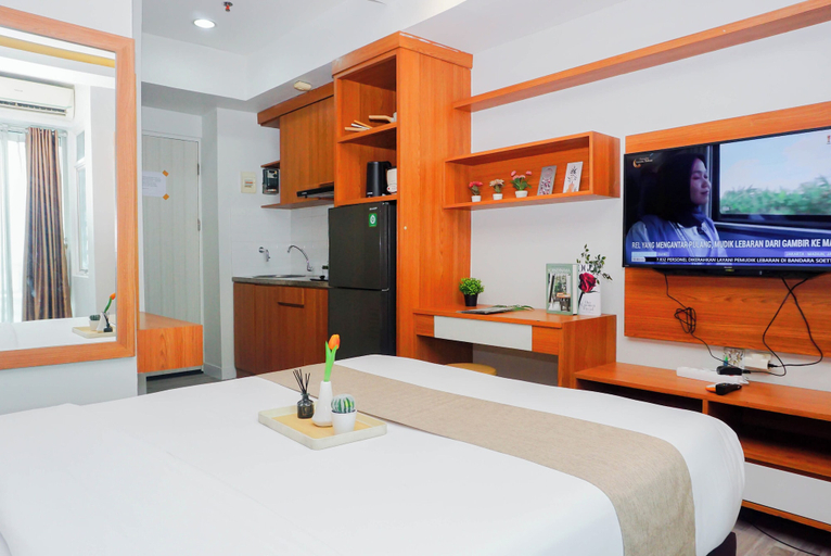 Room 2, Good And Comfy Studio Apartment At Grand Kamala Lagoon, Bekasi