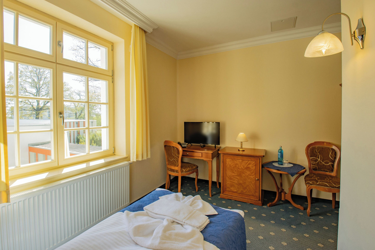 Bedroom 2, Seehotel Grossraeschen, Oberspreewald-Lausitz