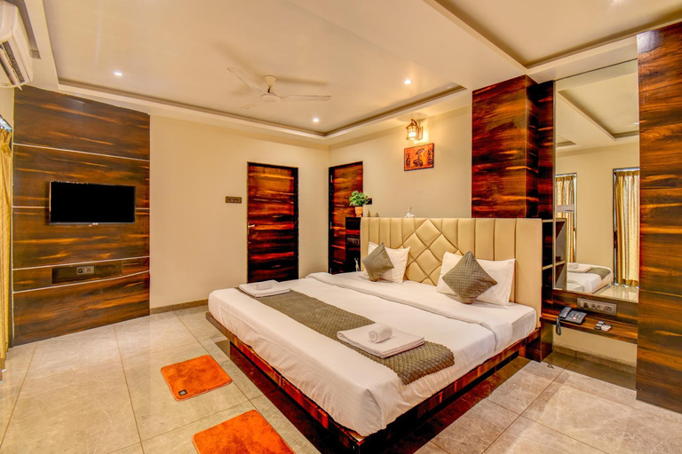 Others 5, Hotel Holiday Plus, Satara
