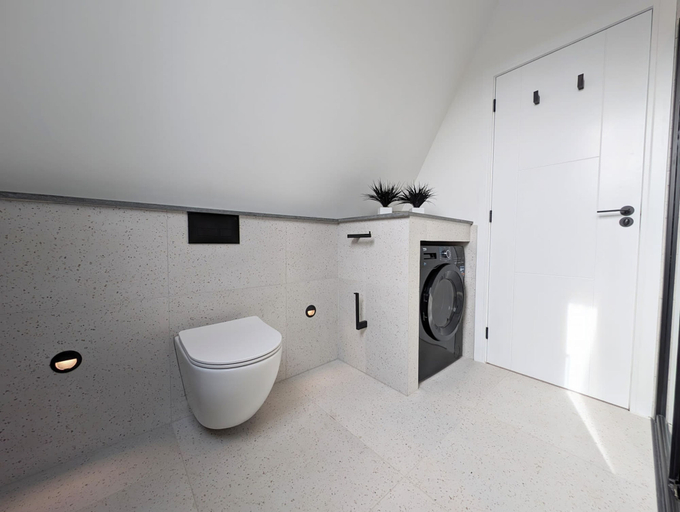 Room 4, Modern Apartment in Moss Hall Court, London