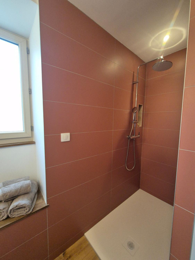 Bathroom 3, Maison Aurinko, Dordogne