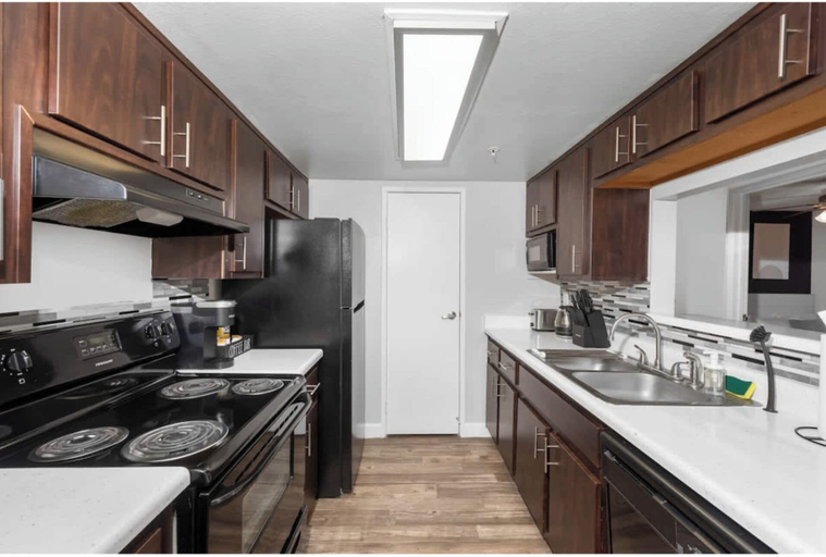 Private kitchen 3, The Asteria by Stylish Stays, Maricopa
