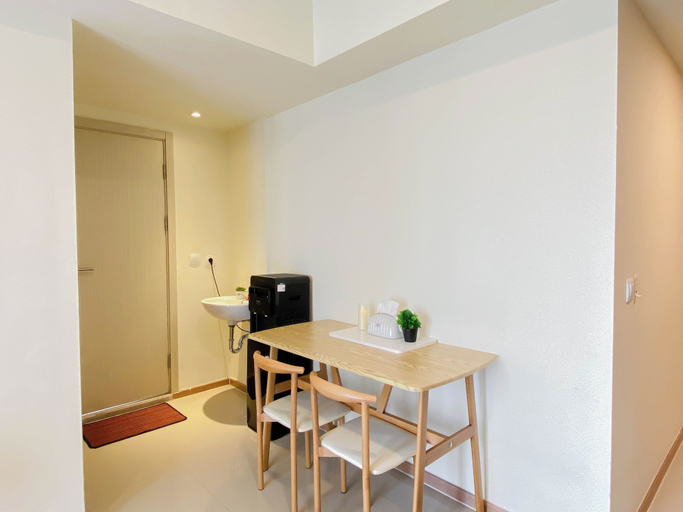 Dining room, Good Space And Restful 2Br At Apartment Meikarta, Cikarang