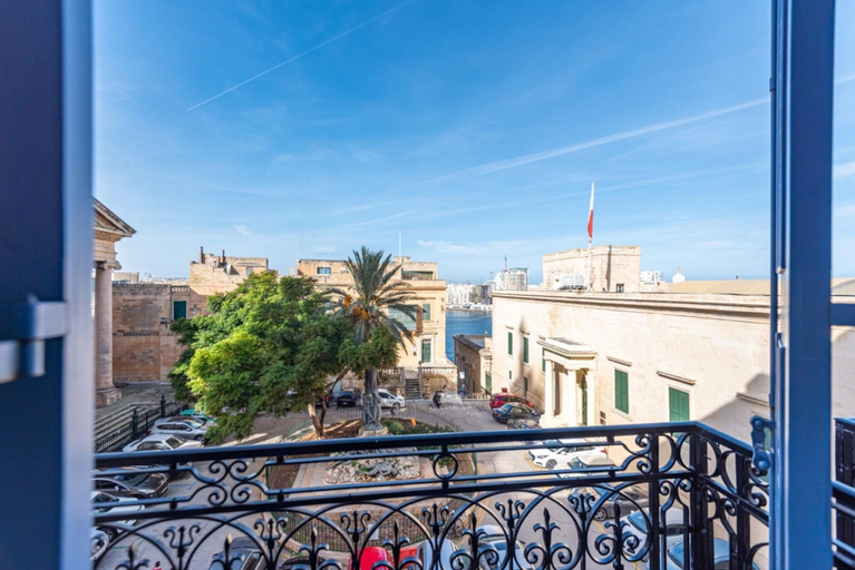 Room 4, Luxury 2BR Valletta Apartment - Square Sea View