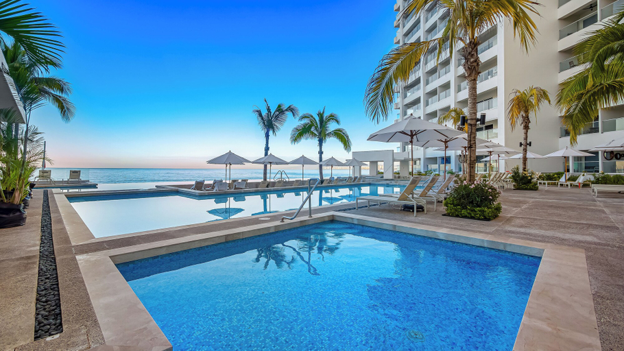 Outdoor spa tub, Oceanview Luxury 4BR Penthouse, Puerto Vallarta