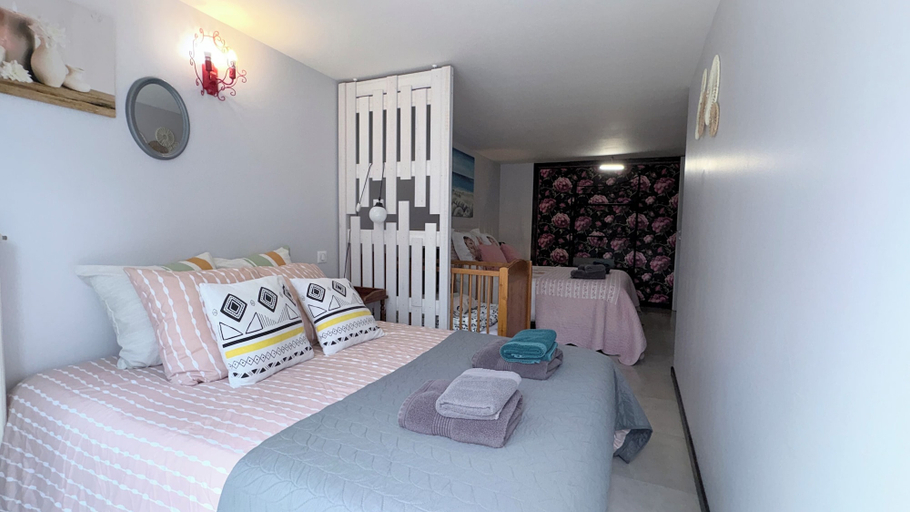 Bedroom 3, Les Deux Chênes, Dordogne