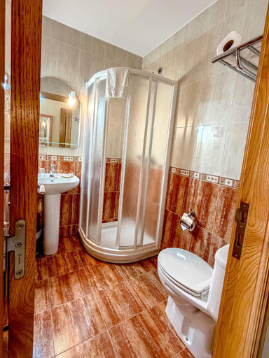Bathroom 4, Pension Areas, A Coruña