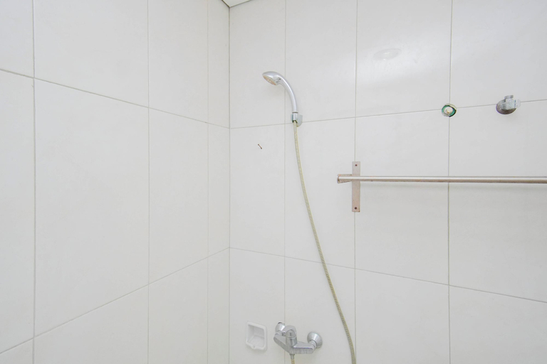 Bathroom 5, 3 Pax Urban Style 2Br At Nifarro Park Apartment, Jakarta Selatan