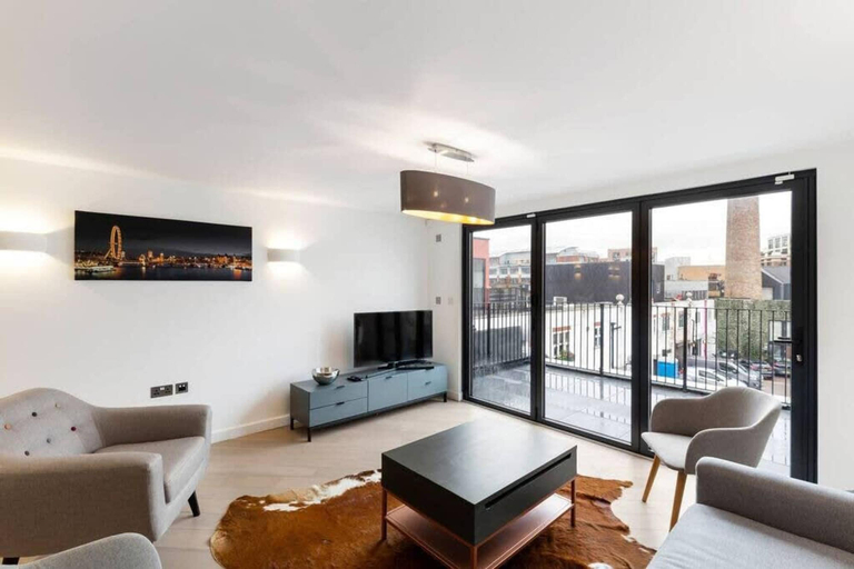 Room 4, Bright 1 Bedroom Apartment in London, London