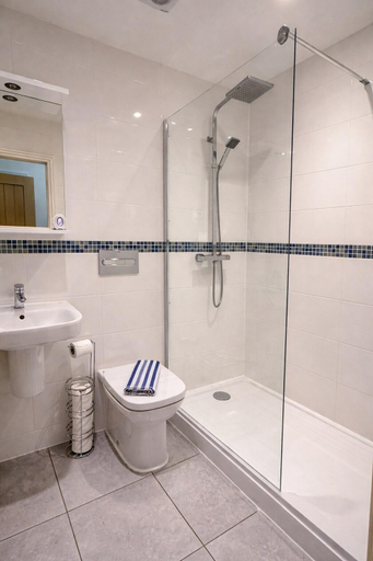 Bathroom 3, Midsummer Cottage | Stratford upon Avon, Warwickshire
