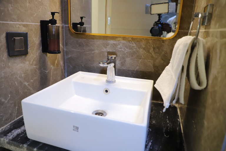 Bathroom 4, Hotel Welcome Palace, Delhi