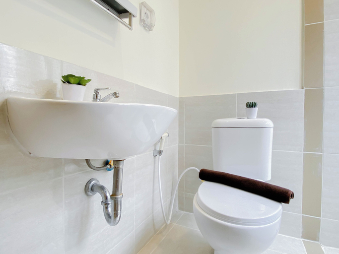 Interior 4, Serene Beige 2Br Space At Apartment Meikarta District 1, Cikarang