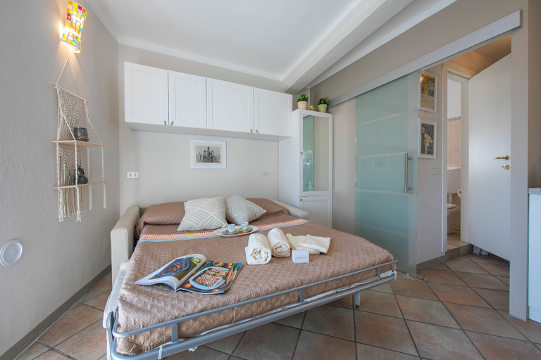 Bedroom 4, Nido Belvedere AC and Lake View, Novara