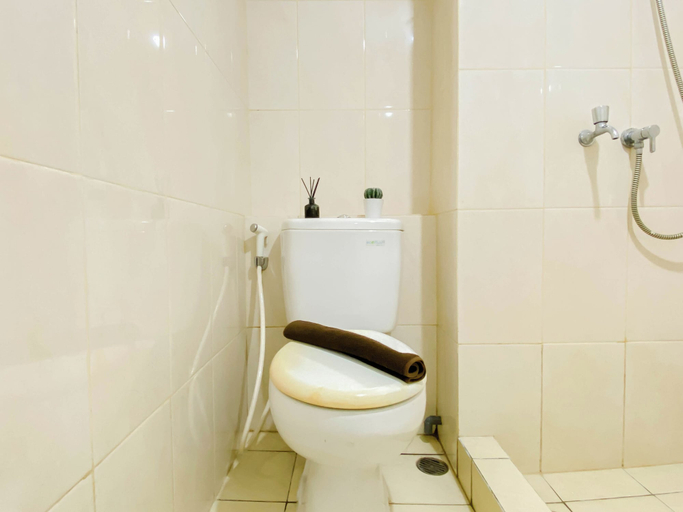 Bathroom 3, Best Choice Studio At Springlake Summarecon Bekasi Apartment, Bekasi