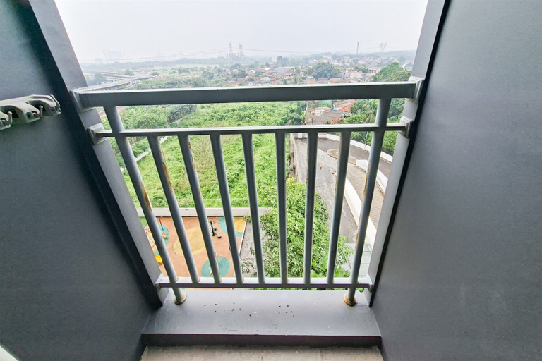 Balcony, Homey And Roomy 2Br At Apartment Serpong Garden, Tangerang