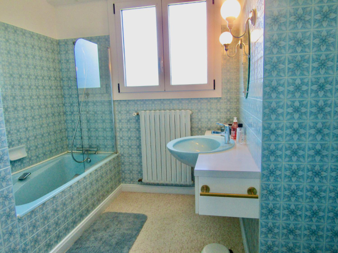 Bathroom, La Clotiere, Ille-et-Vilaine