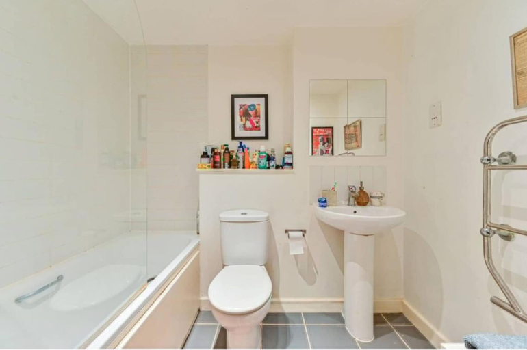 Room 5, Comfortable 1 bed Near Deptford Station, London