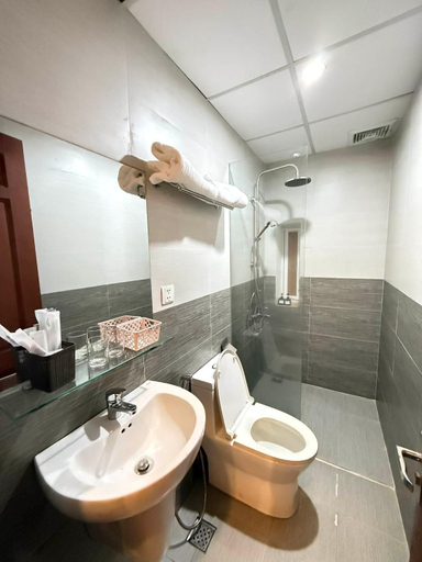 Bathroom 3, Salux Hotel & Apartment , Da Nang