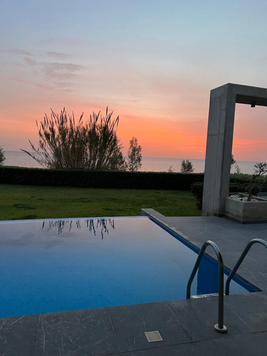 Sport & Beauty 2, Luxury villa by the sea with heated pool