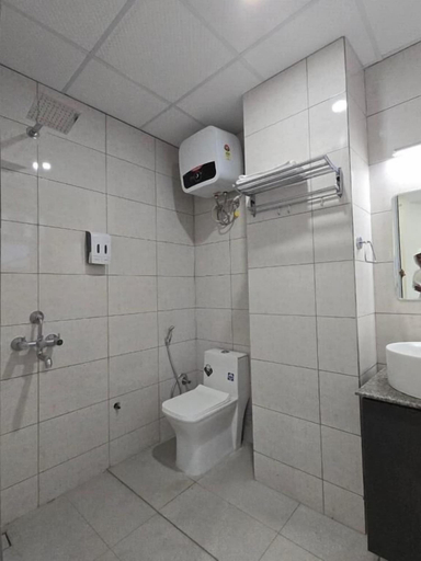 Bathroom, Shft-In Hotel, Gautam Buddha Nagar