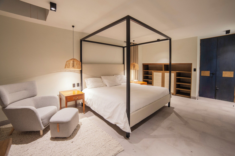 Room 2, Casa Clemente, Allende