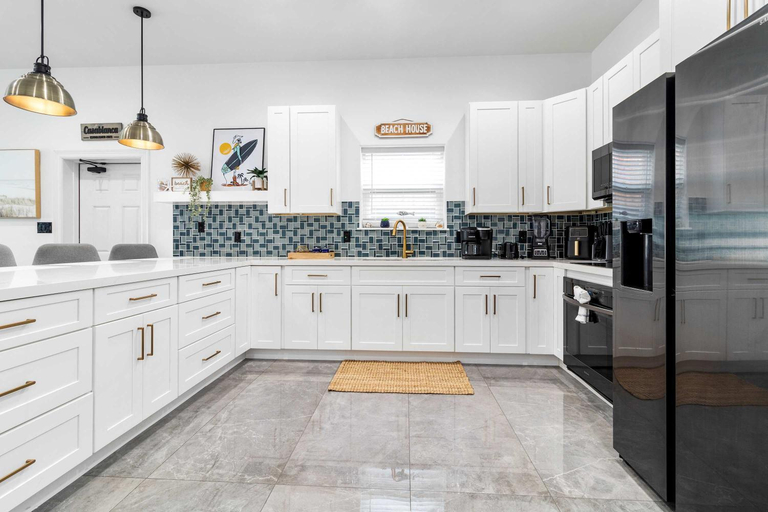 Kitchen 2, Upstay: Island Retreat w Private Pool & Bay View, Cameron