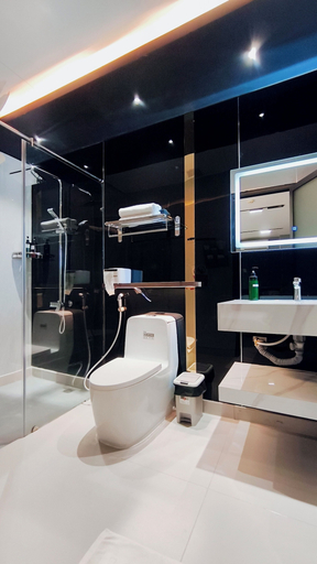 Bathroom 5, M&H Hotel, District 1