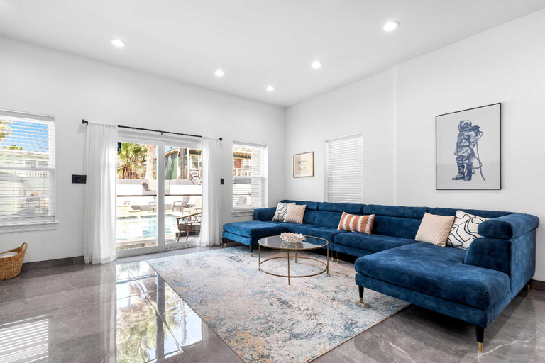 4, Upstay: Island Retreat w Private Pool & Bay View, Cameron