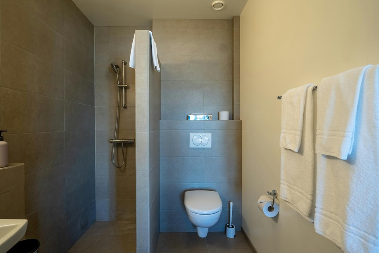 Bathroom 3, Gistihusið - Lake Hotel Egilsstadir, Austur-Hérað