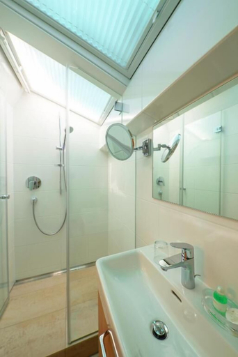 Bathroom 4, Ziegleder Hotel und Beautyfarm, Miesbach