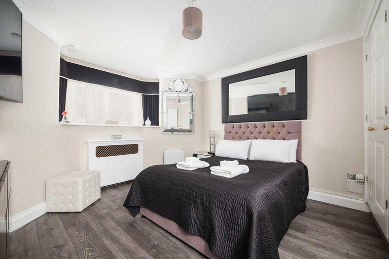 Room 5, Luxury Chelsea Flat Near Museums, London