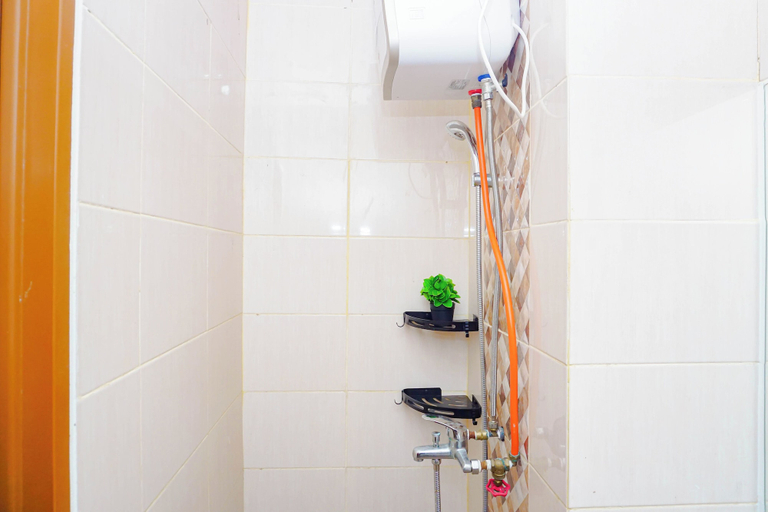 Bathroom 4, Smart Layout Studio At Dave Apartment Near Universitas Indonesia, Depok
