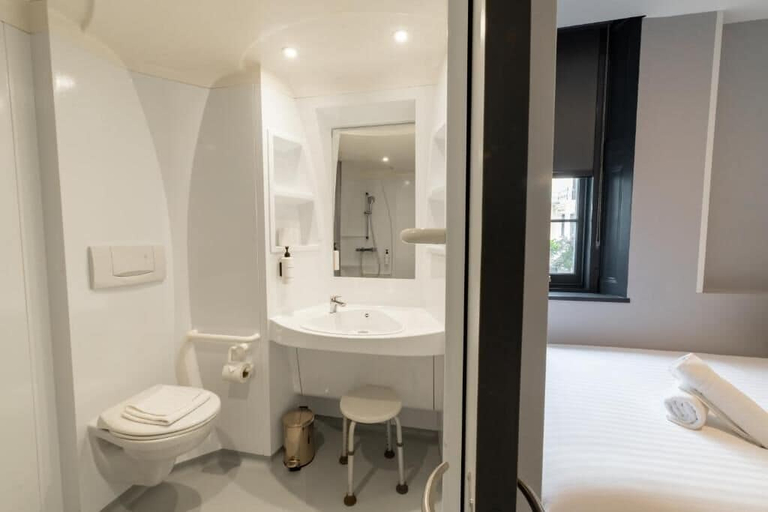 Bathroom 5, Easyhotel London Victoria, London