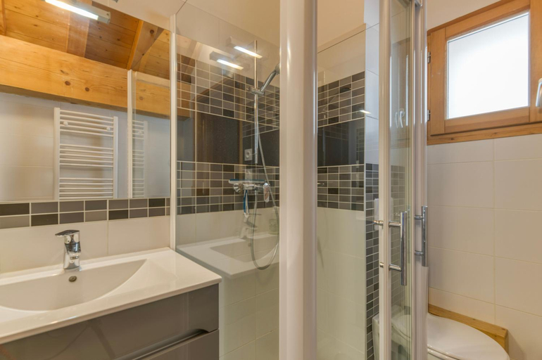 Bathroom 4, Chalet Arvina, Savoie