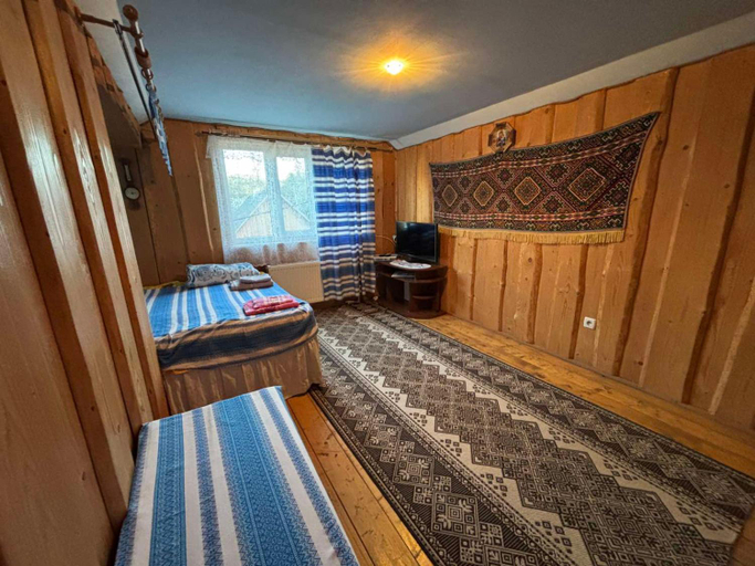 Bedroom 2, Gostynnyi Dvir u Marichky, Rakhivs'kyi