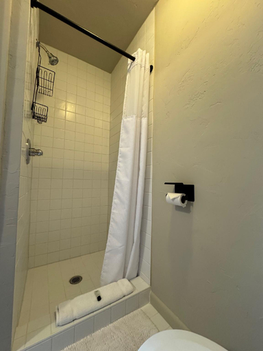 Bathroom 5, Hotel LaBonte, Converse
