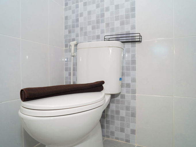 Bathroom 3, 3 Pax Splendid 2Br At Tokyo Riverside Pik 2 Apartment, Tangerang