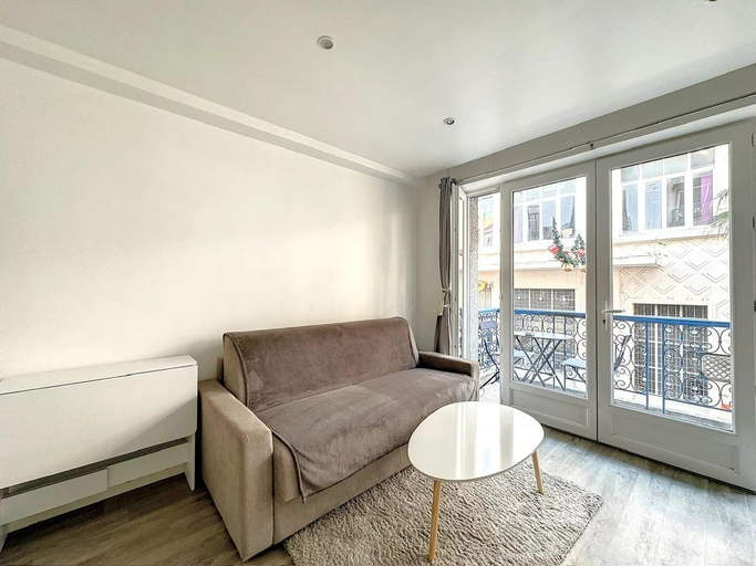 Others 3, Superbe appartement avec terrasse centre-ville et plage à 5 min, Alpes-Maritimes