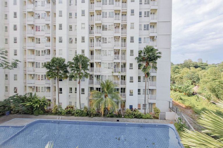 Pool, Classic And Warm 2Br At Apartment Malioboro City, Sleman