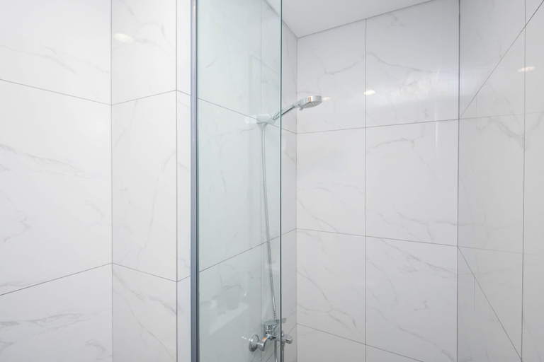 Bathroom 3, Tranquil Studio At Ciputra World 2 Apartment, Jakarta Selatan