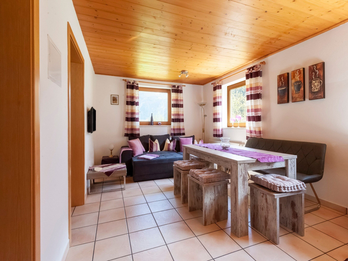 Others 1, Apartment With Garden Near Hiking Trails, Schwaz