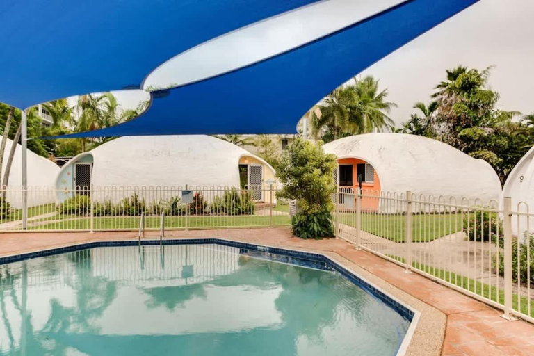 Sport & Beauty 2, Famous Beach-front Dome @ Trinity Beach; Sleeps 4, Cairns
