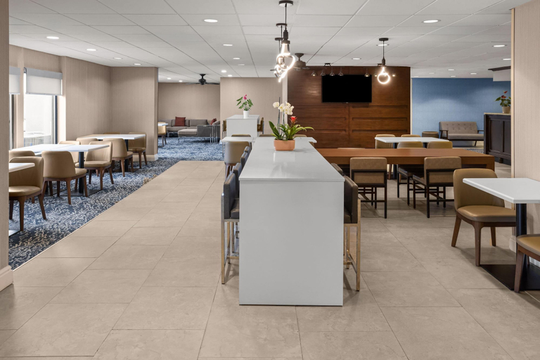 Food & Drinks 5, Wingate by Wyndham Cranberry, Butler