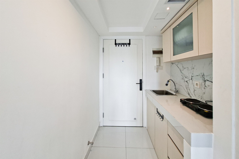 Private kitchen 3, Affordable Price Studio Loft At Kingland Avenue Apartment, Tangerang